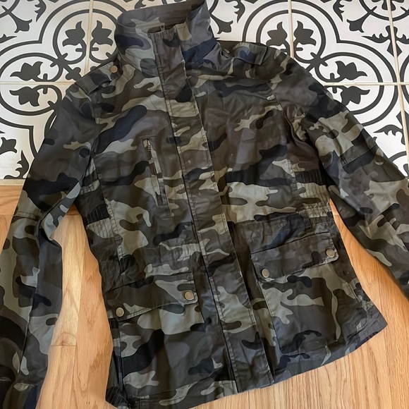 Love Tree Jackets & Blazers - Like new camo utility jacket